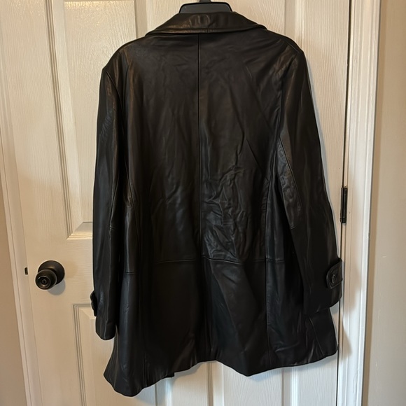 Genuine Leather Tiboa mid length coat - Picture 7 of 9